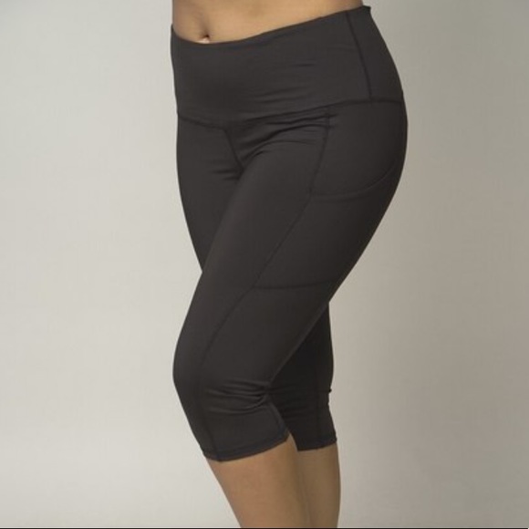 NEW PLUS Black Crop Athletic Leggings - Picture 2 of 11